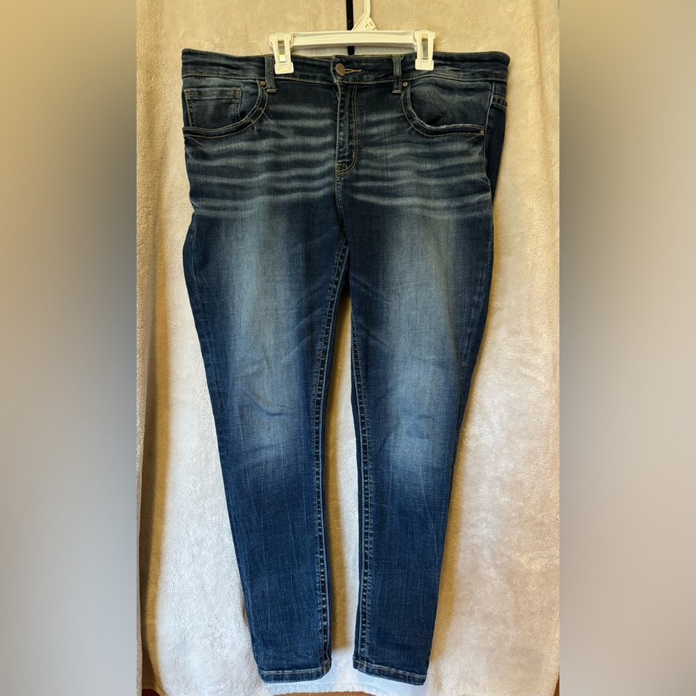 Buckle BKE women’s skinny jeans SZ 33